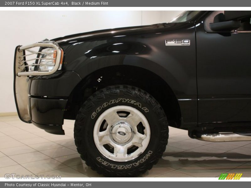 Black / Medium Flint 2007 Ford F150 XL SuperCab 4x4