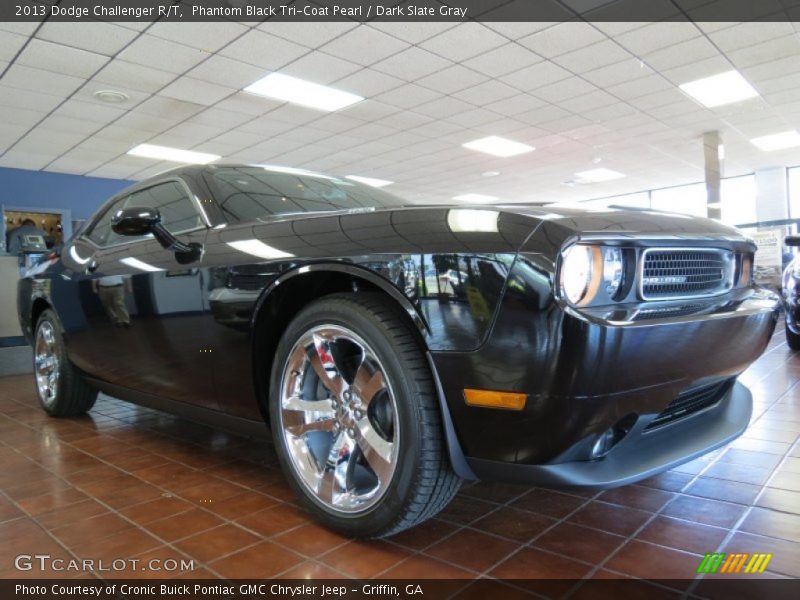 Phantom Black Tri-Coat Pearl / Dark Slate Gray 2013 Dodge Challenger R/T