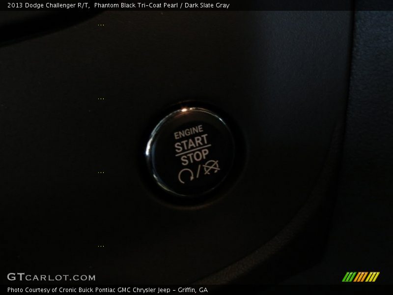 Phantom Black Tri-Coat Pearl / Dark Slate Gray 2013 Dodge Challenger R/T