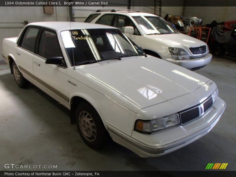 Bright White / Garnet Red 1994 Oldsmobile Cutlass Ciera S