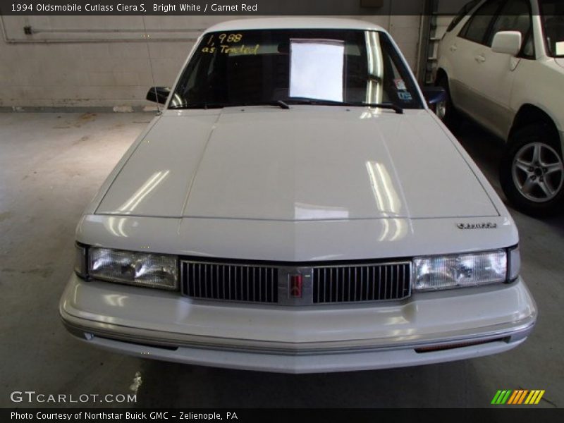 Bright White / Garnet Red 1994 Oldsmobile Cutlass Ciera S