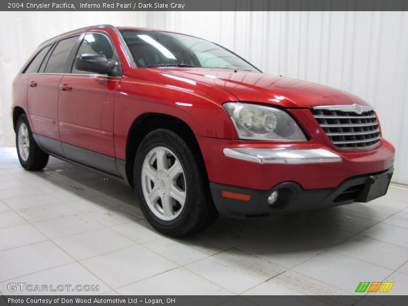 Front 3/4 View of 2004 Pacifica 