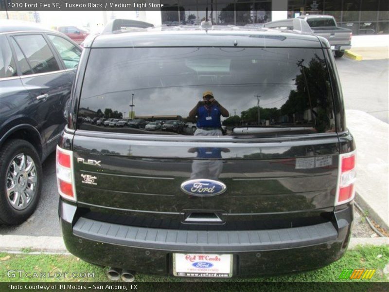 Tuxedo Black / Medium Light Stone 2010 Ford Flex SE