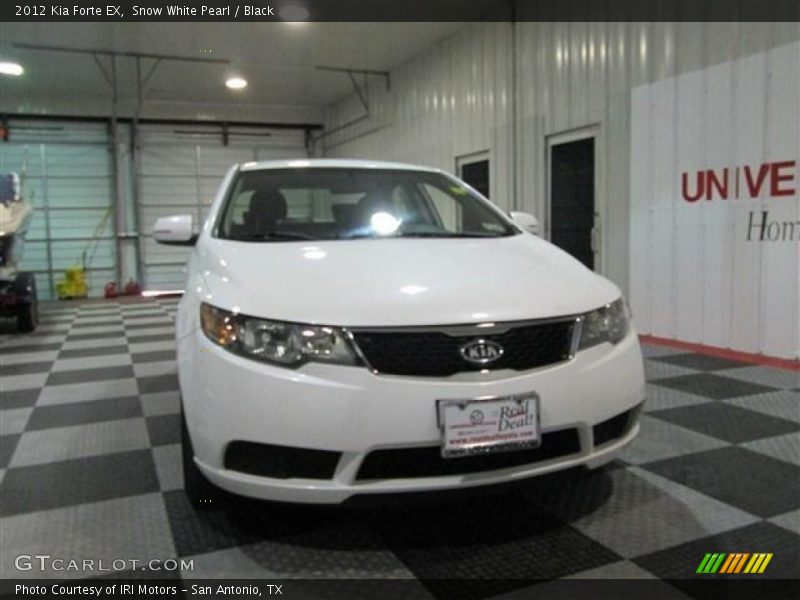 Snow White Pearl / Black 2012 Kia Forte EX