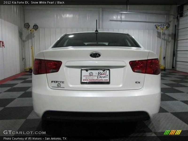 Snow White Pearl / Black 2012 Kia Forte EX