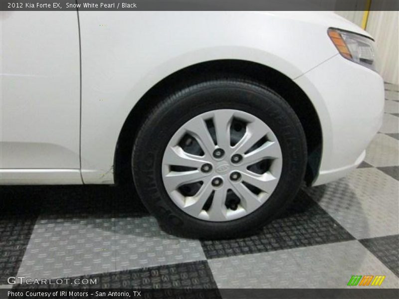 Snow White Pearl / Black 2012 Kia Forte EX