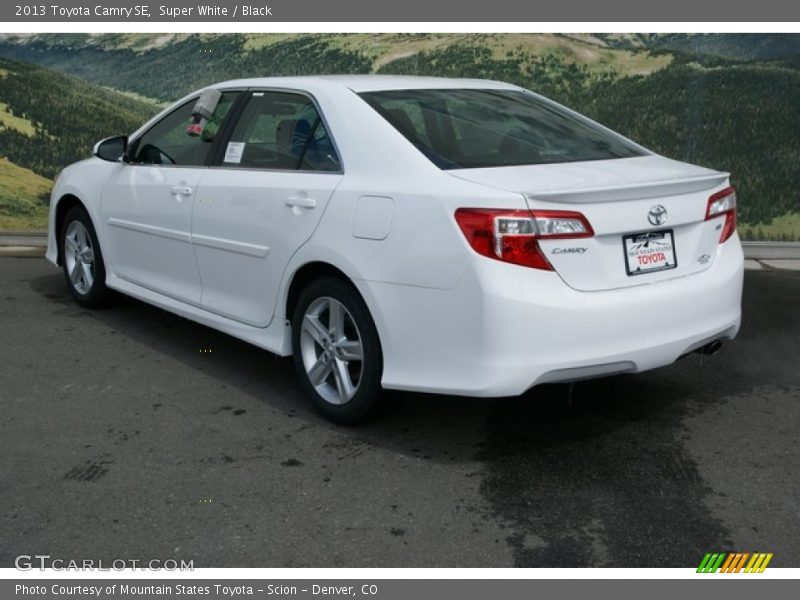 Super White / Black 2013 Toyota Camry SE