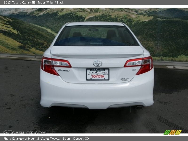 Super White / Black 2013 Toyota Camry SE