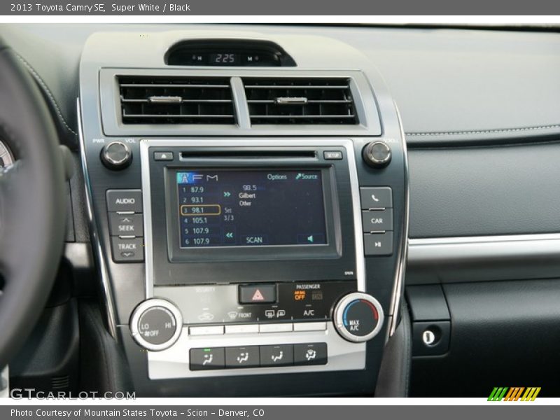 Super White / Black 2013 Toyota Camry SE