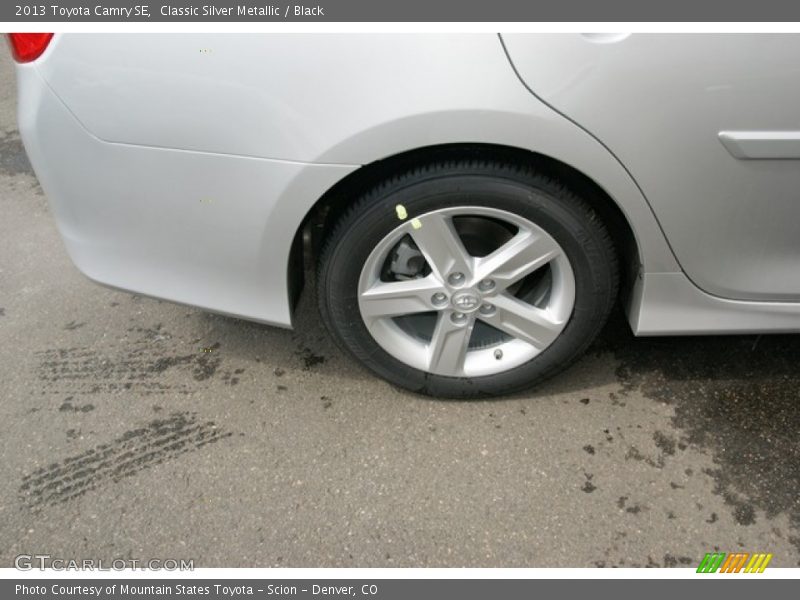 Classic Silver Metallic / Black 2013 Toyota Camry SE
