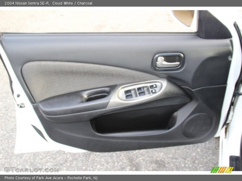 Cloud White / Charcoal 2004 Nissan Sentra SE-R
