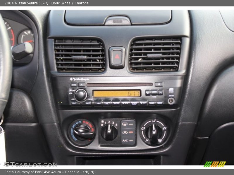 Cloud White / Charcoal 2004 Nissan Sentra SE-R