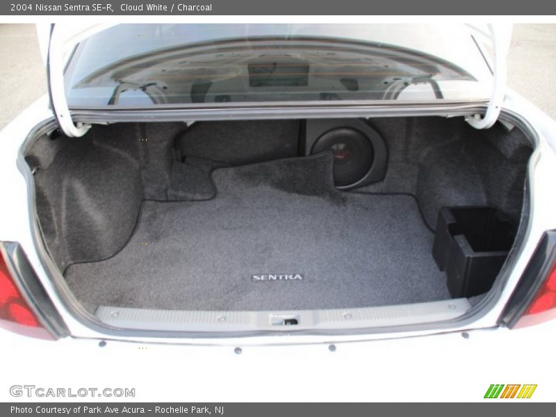 Cloud White / Charcoal 2004 Nissan Sentra SE-R