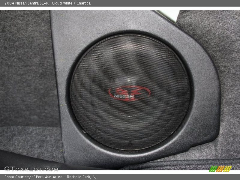 Cloud White / Charcoal 2004 Nissan Sentra SE-R