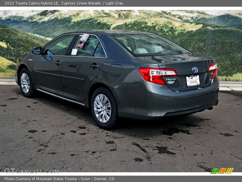 Cypress Green Metallic / Light Gray 2013 Toyota Camry Hybrid LE