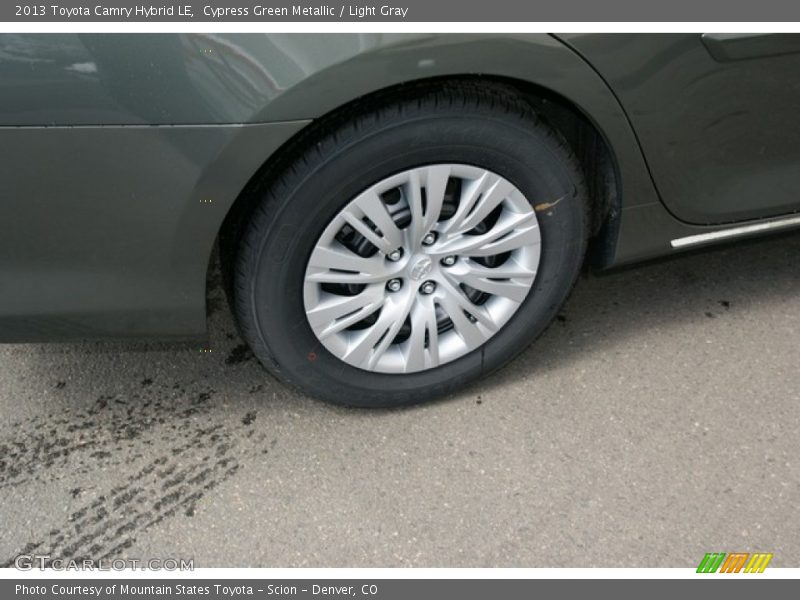 Cypress Green Metallic / Light Gray 2013 Toyota Camry Hybrid LE