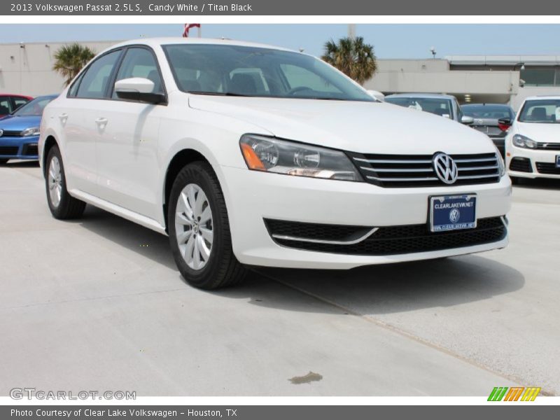 Candy White / Titan Black 2013 Volkswagen Passat 2.5L S
