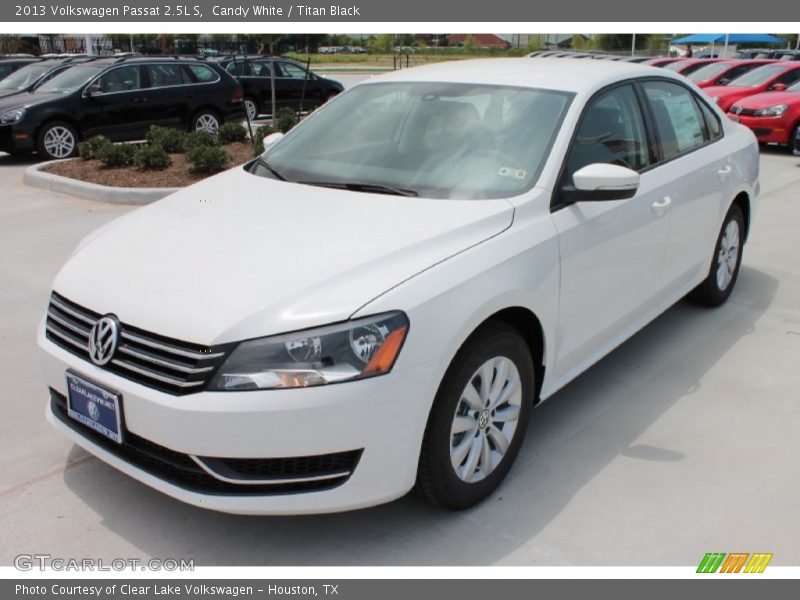 Candy White / Titan Black 2013 Volkswagen Passat 2.5L S