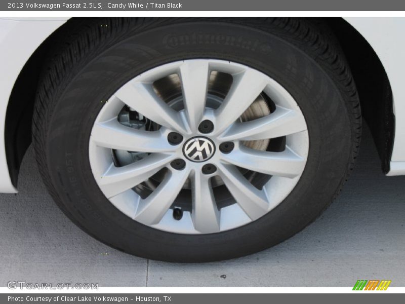 Candy White / Titan Black 2013 Volkswagen Passat 2.5L S
