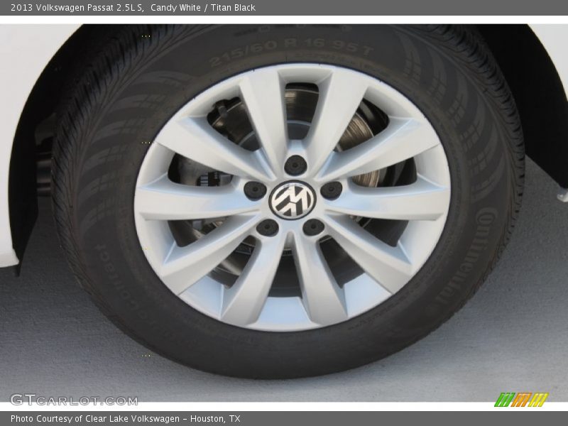 Candy White / Titan Black 2013 Volkswagen Passat 2.5L S