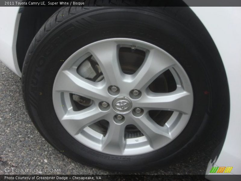 Super White / Bisque 2011 Toyota Camry LE