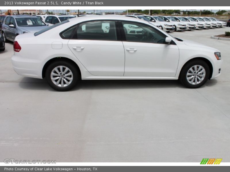 Candy White / Titan Black 2013 Volkswagen Passat 2.5L S