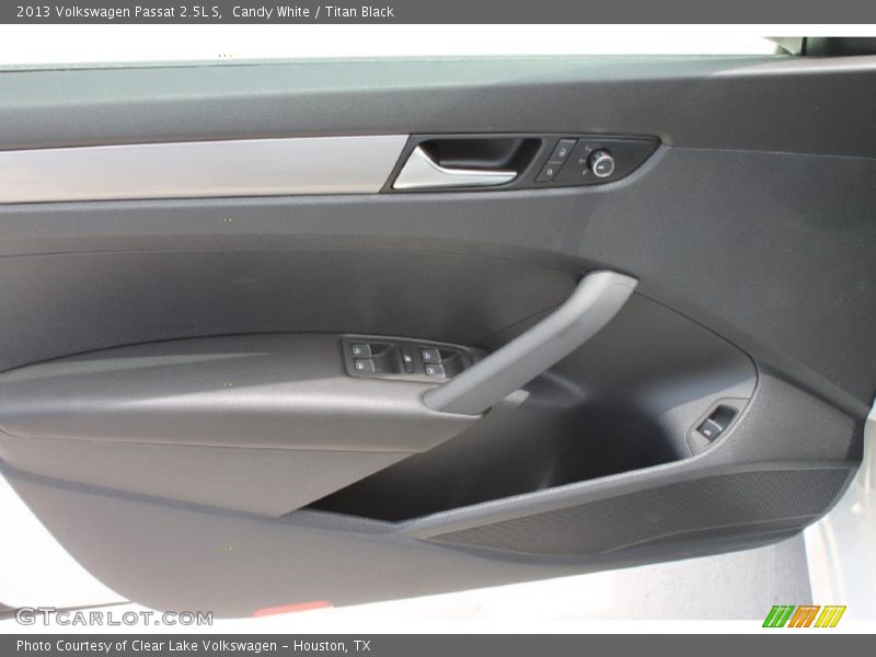 Candy White / Titan Black 2013 Volkswagen Passat 2.5L S
