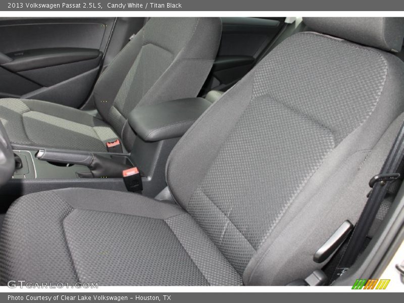 Candy White / Titan Black 2013 Volkswagen Passat 2.5L S
