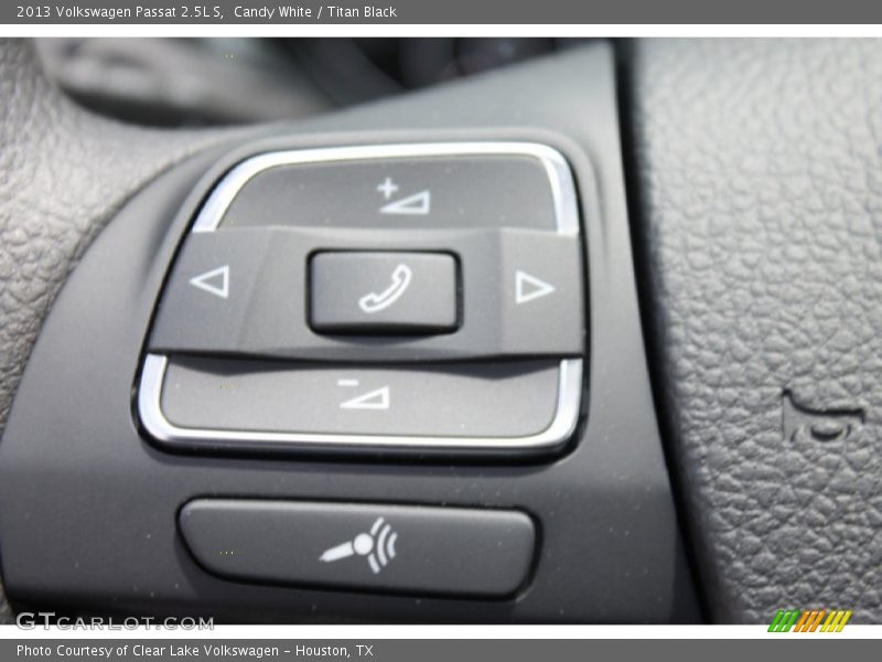 Candy White / Titan Black 2013 Volkswagen Passat 2.5L S