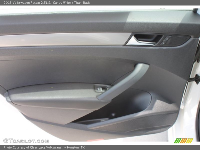 Candy White / Titan Black 2013 Volkswagen Passat 2.5L S