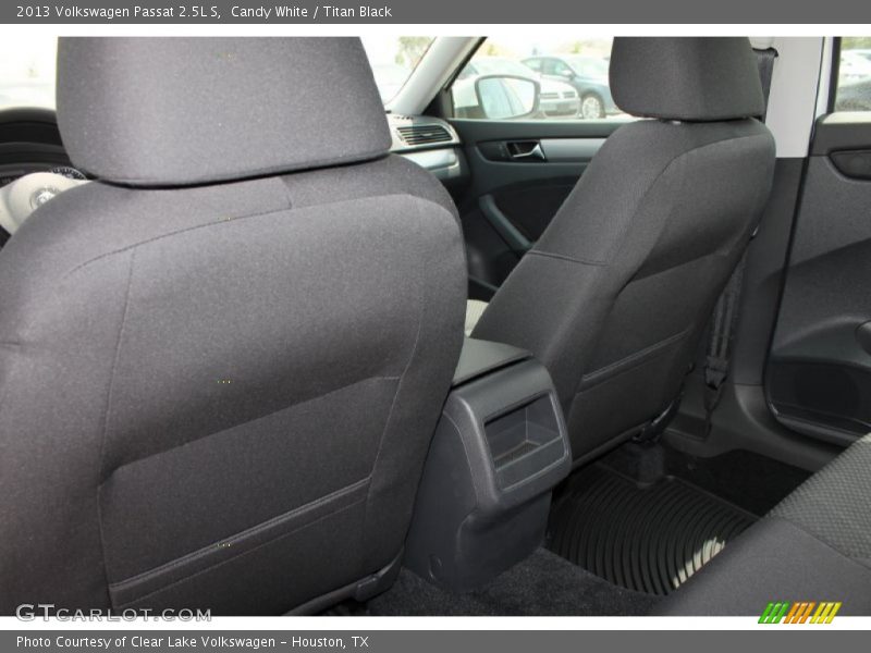 Candy White / Titan Black 2013 Volkswagen Passat 2.5L S