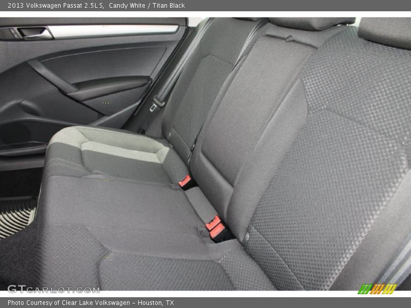 Candy White / Titan Black 2013 Volkswagen Passat 2.5L S