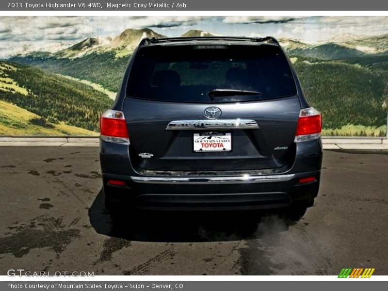 Magnetic Gray Metallic / Ash 2013 Toyota Highlander V6 4WD