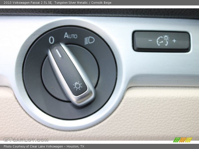 Tungsten Silver Metallic / Cornsilk Beige 2013 Volkswagen Passat 2.5L SE