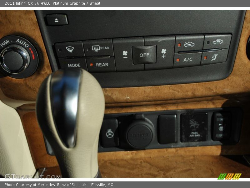 Controls of 2011 QX 56 4WD