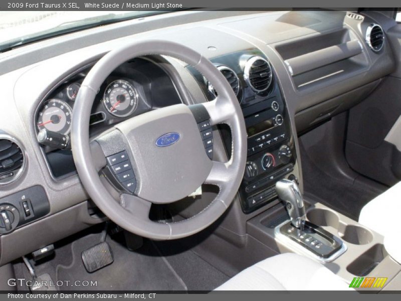 Dashboard of 2009 Taurus X SEL