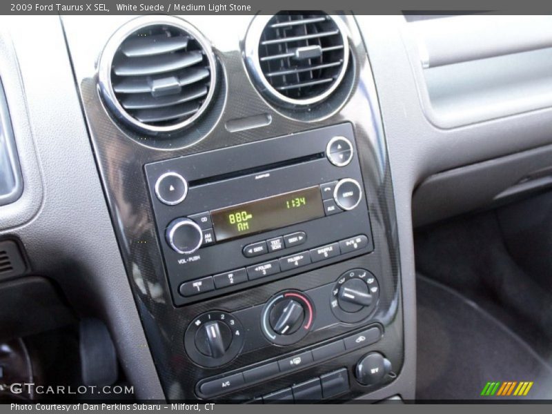 Controls of 2009 Taurus X SEL