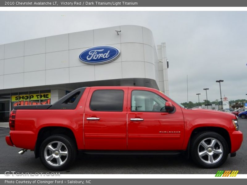 Victory Red / Dark Titanium/Light Titanium 2010 Chevrolet Avalanche LT