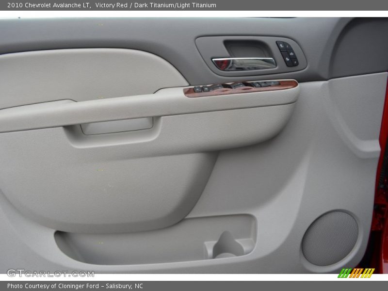Victory Red / Dark Titanium/Light Titanium 2010 Chevrolet Avalanche LT