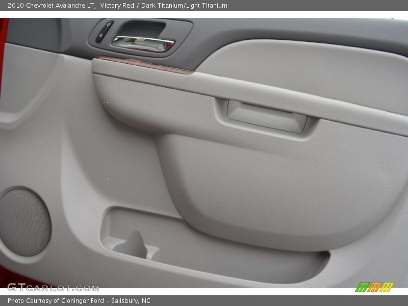 Victory Red / Dark Titanium/Light Titanium 2010 Chevrolet Avalanche LT