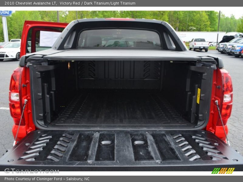 Victory Red / Dark Titanium/Light Titanium 2010 Chevrolet Avalanche LT