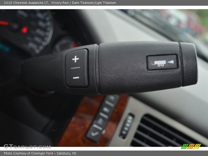 Victory Red / Dark Titanium/Light Titanium 2010 Chevrolet Avalanche LT