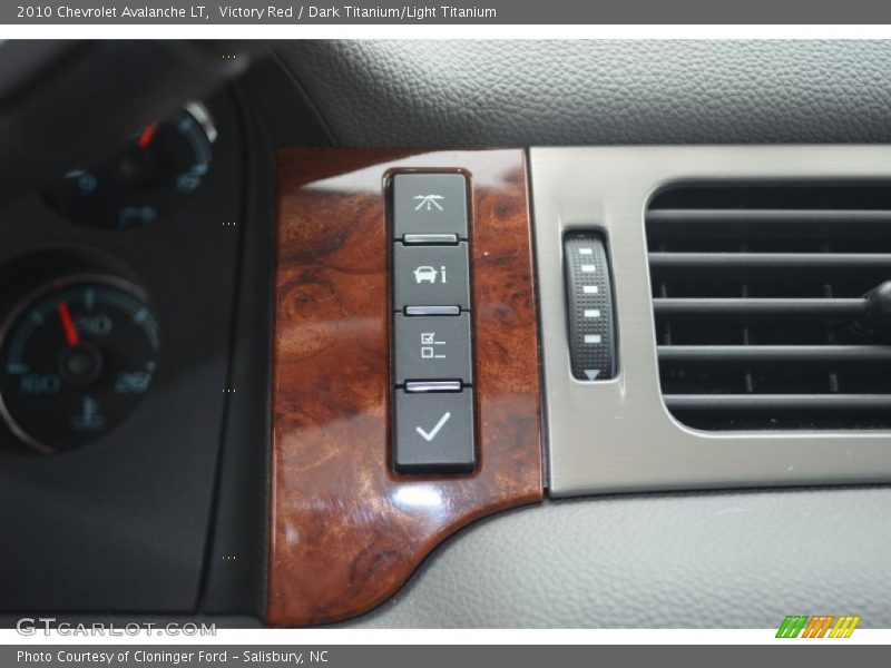 Victory Red / Dark Titanium/Light Titanium 2010 Chevrolet Avalanche LT
