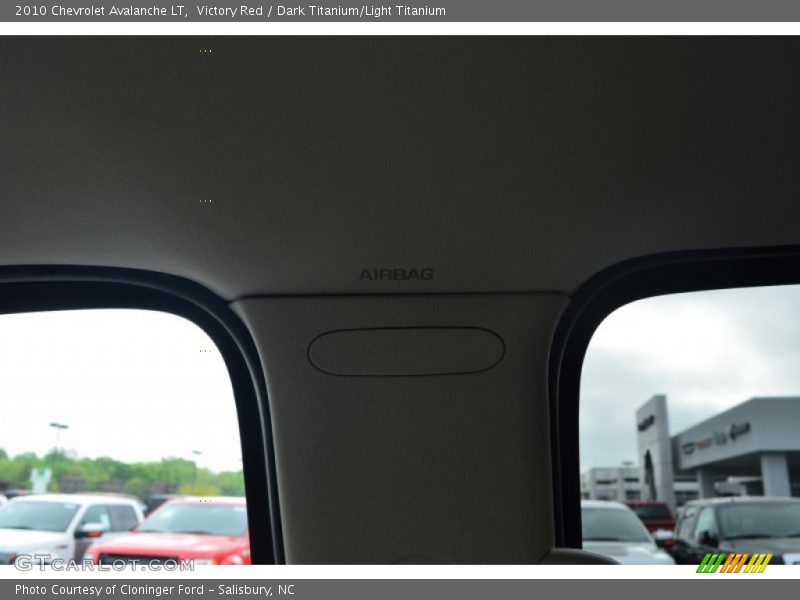 Victory Red / Dark Titanium/Light Titanium 2010 Chevrolet Avalanche LT