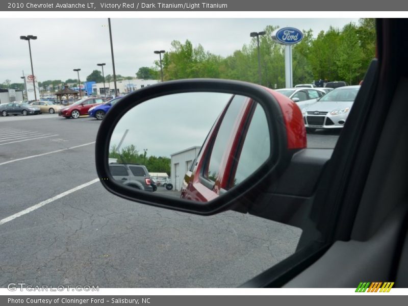 Victory Red / Dark Titanium/Light Titanium 2010 Chevrolet Avalanche LT