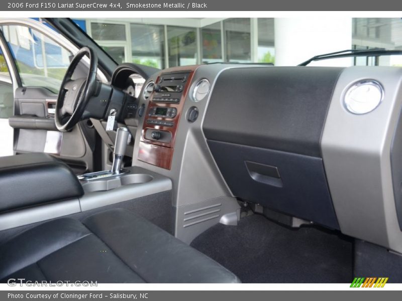 Dashboard of 2006 F150 Lariat SuperCrew 4x4