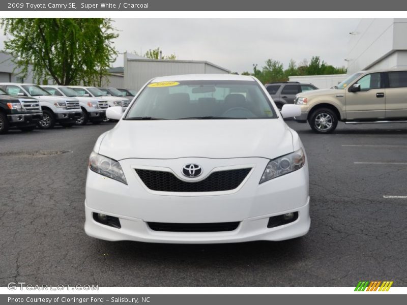 Super White / Charcoal 2009 Toyota Camry SE