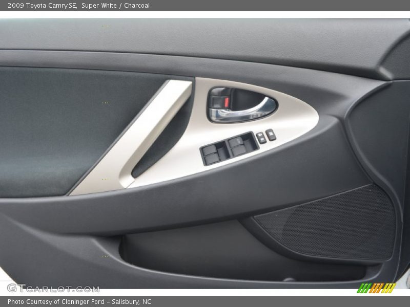 Super White / Charcoal 2009 Toyota Camry SE