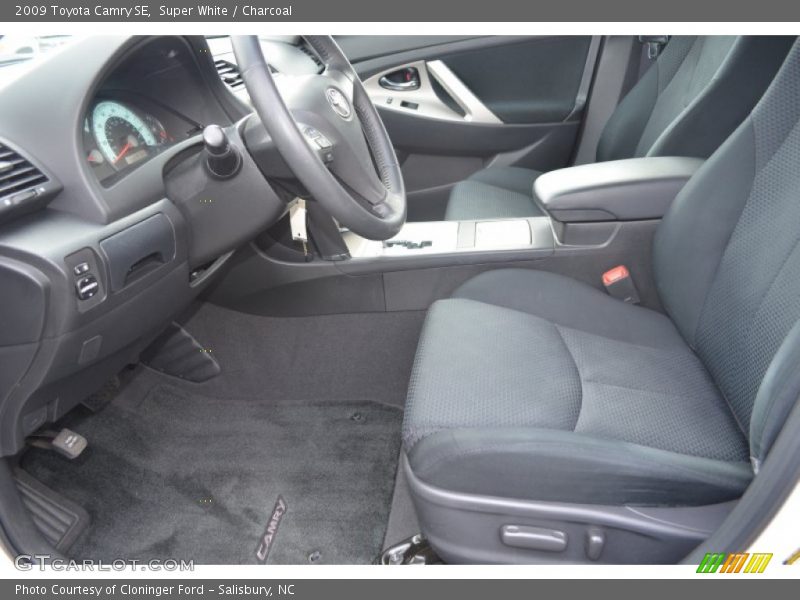 Super White / Charcoal 2009 Toyota Camry SE