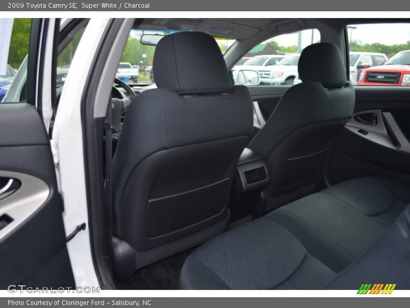 Super White / Charcoal 2009 Toyota Camry SE